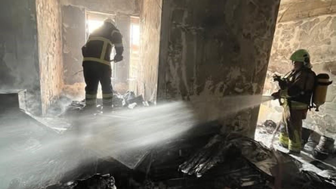 Samandağ'da depo yangını: Çiğdede Mahallesi'nde depo kullanılamaz hale geldi