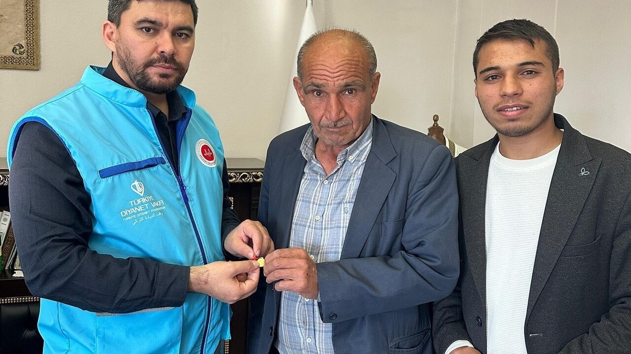 Samsatlı TEOG birincisinin altın ödülü babası tarafından Filistin'e bağışlandı