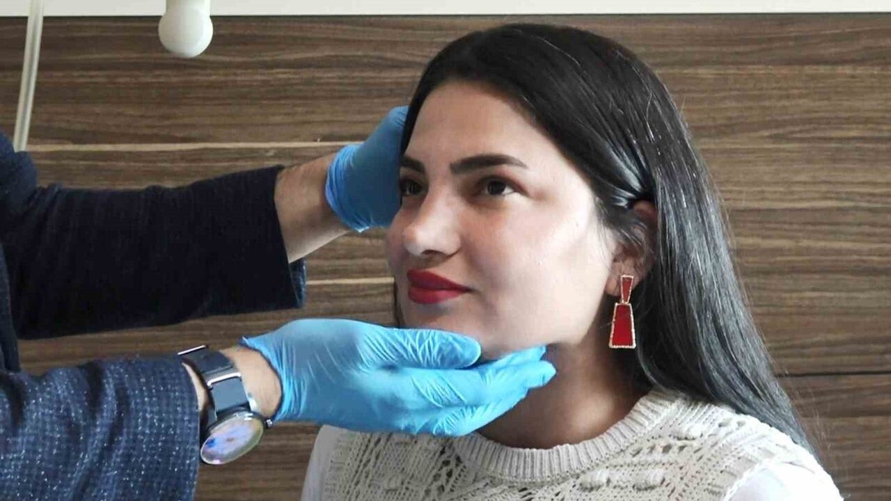 Samsun'da 15 dakikada çözülen 1,5 yıllık tükürük bezi taşı vakası