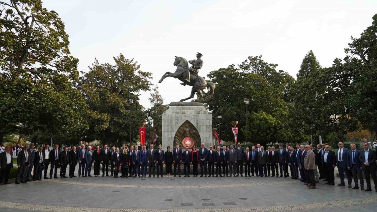 Samsun'da 24 Kasım Öğretmenler Günü Atatürk Anıtı'nda Kutlandı