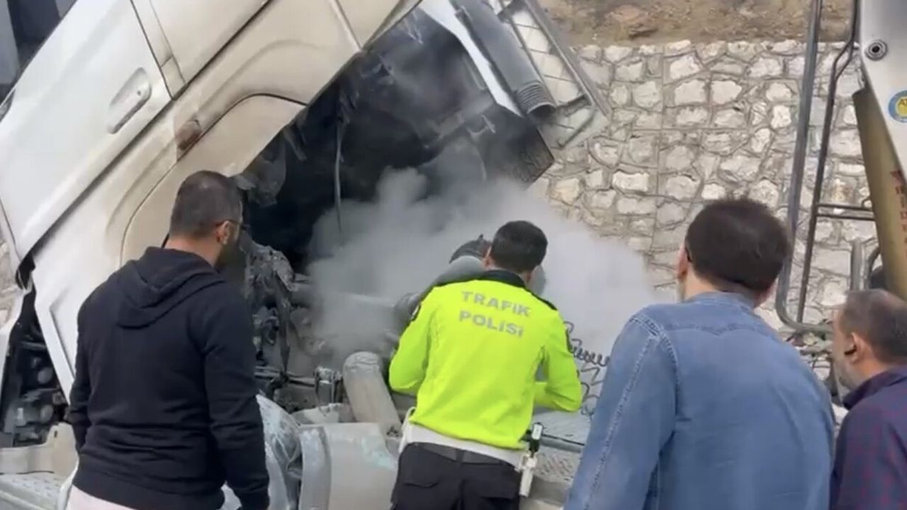 Samsun'da çekici motorunda çıkan yangın polis müdahalesiyle büyümeden söndürüldü