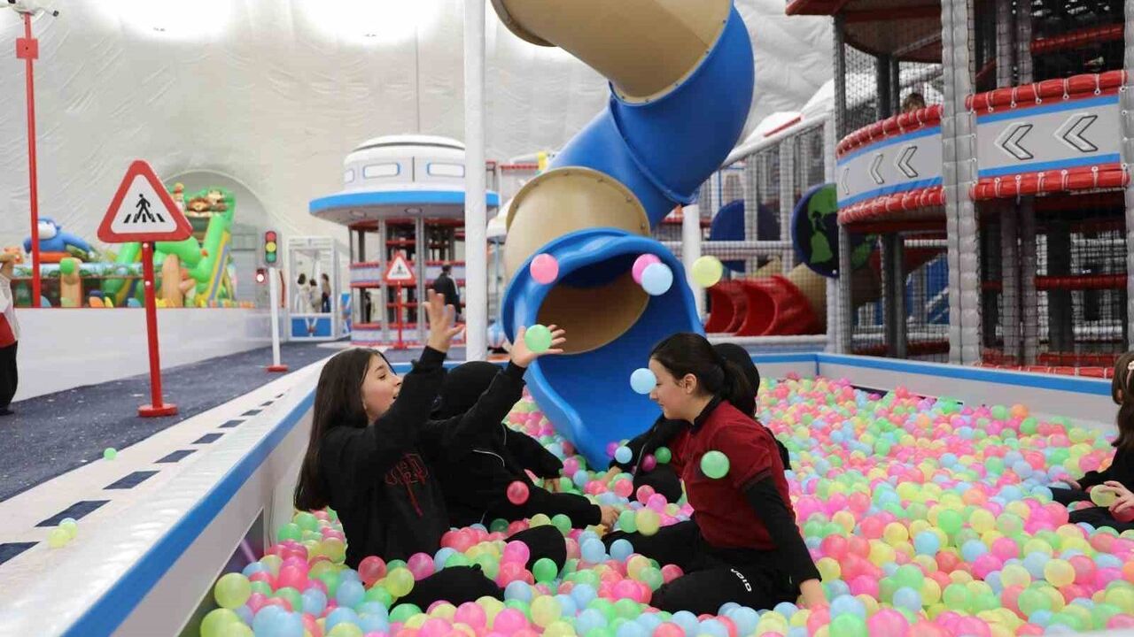 Samsun'da Dünya Çocuk Hakları Günü: 17 ilçeden 86 çocuk mecliste buluştu