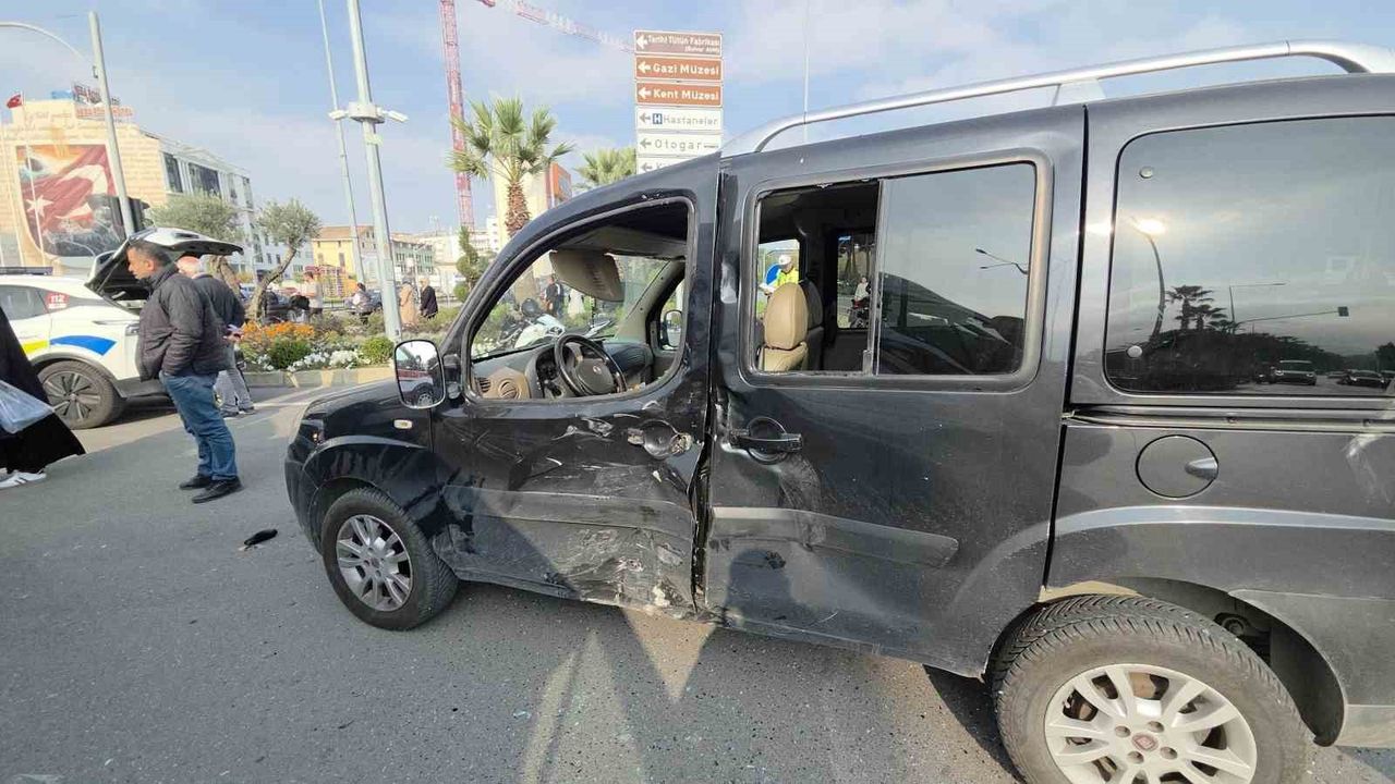 Samsun'da Hatalı Dönüşle Yaşanan Kaza: 2 Yaralı