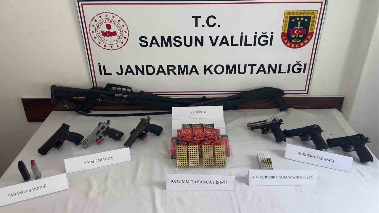 Samsun'da jandarma operasyonlarında silah ve uyuşturucu ele geçirildi