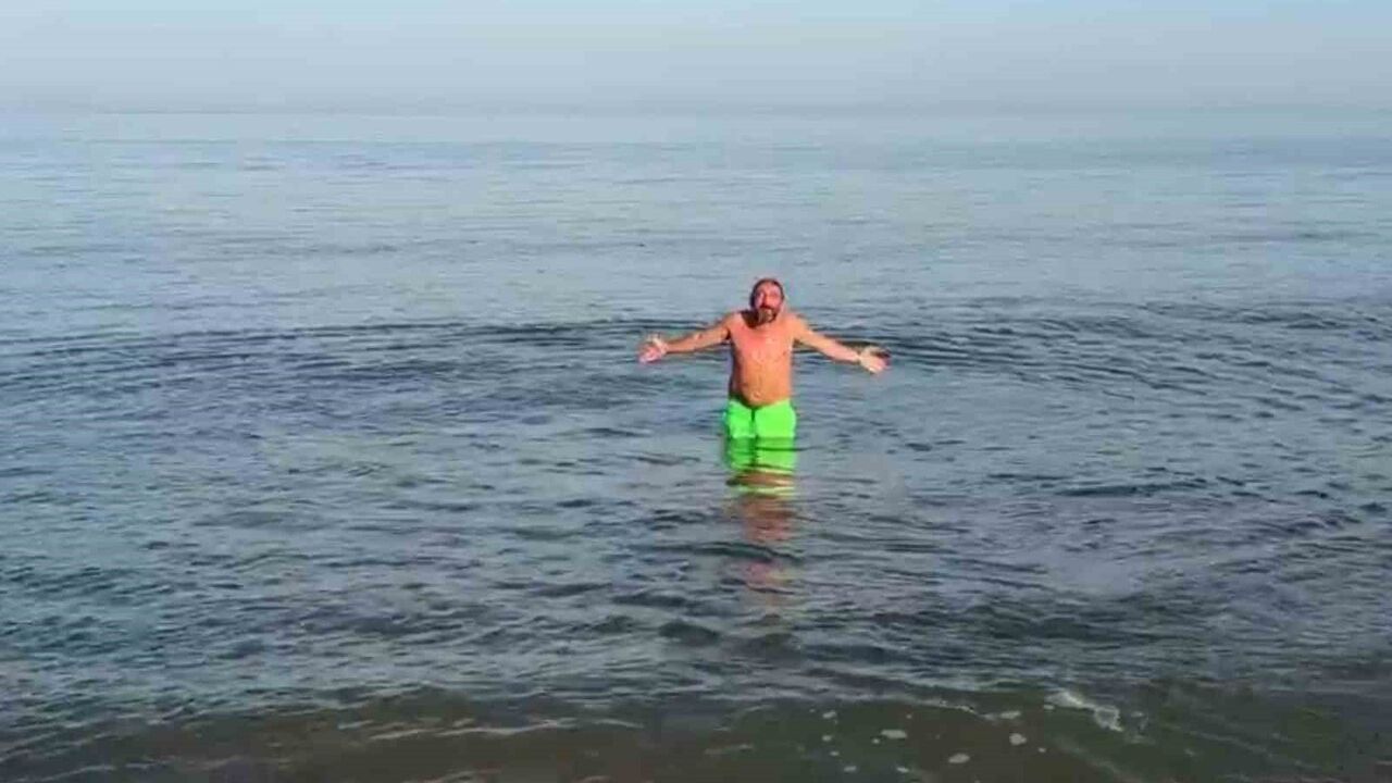 Samsun'da Kasım sonunda pastırma sıcaklarında deniz keyfi