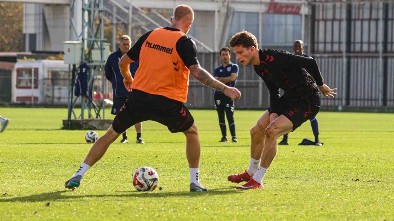 Samsunspor, Beşiktaş maçının hazırlıklarını Nuri Asan'da tamamladı
