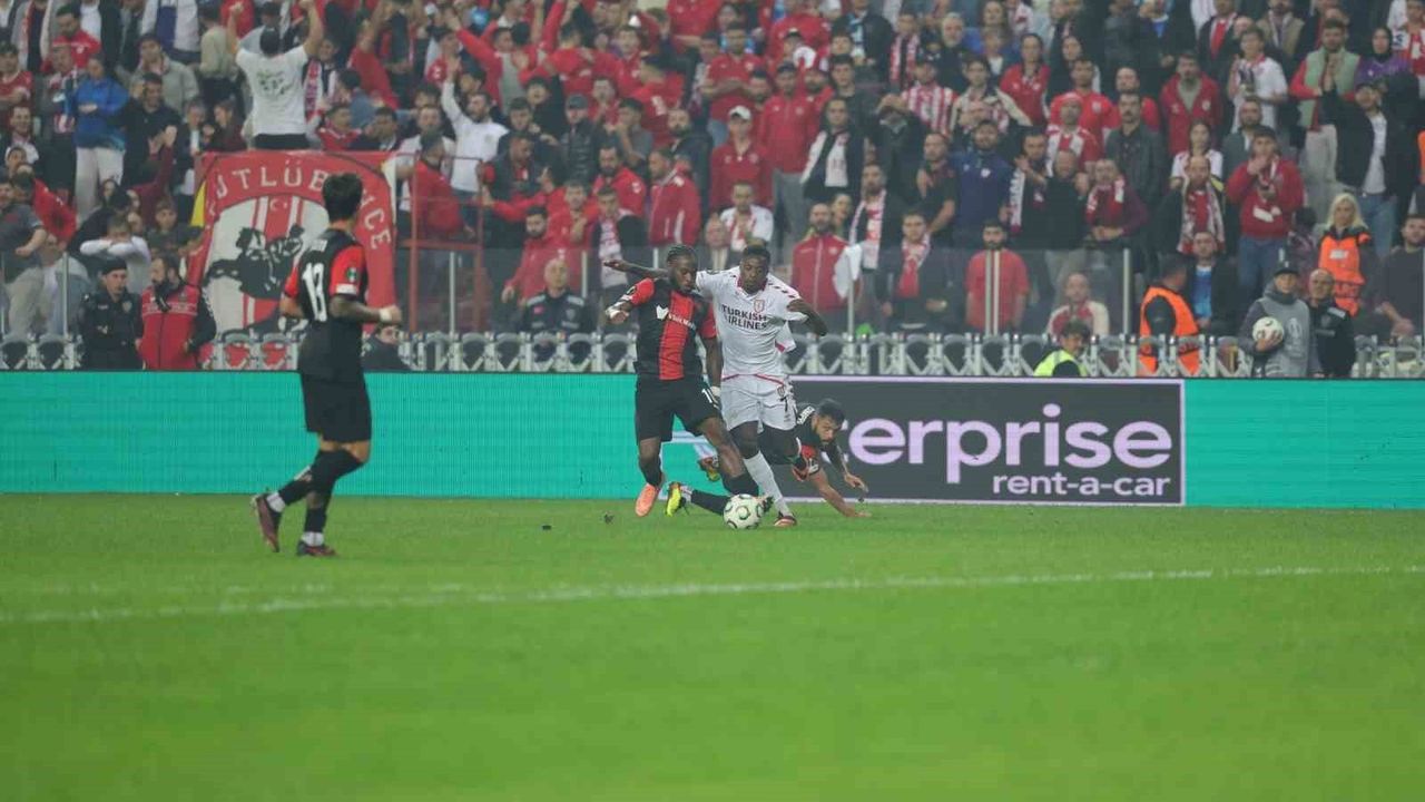 Samsunspor, Konferans Ligi'nde Hamrun'u 3-0 Yendi