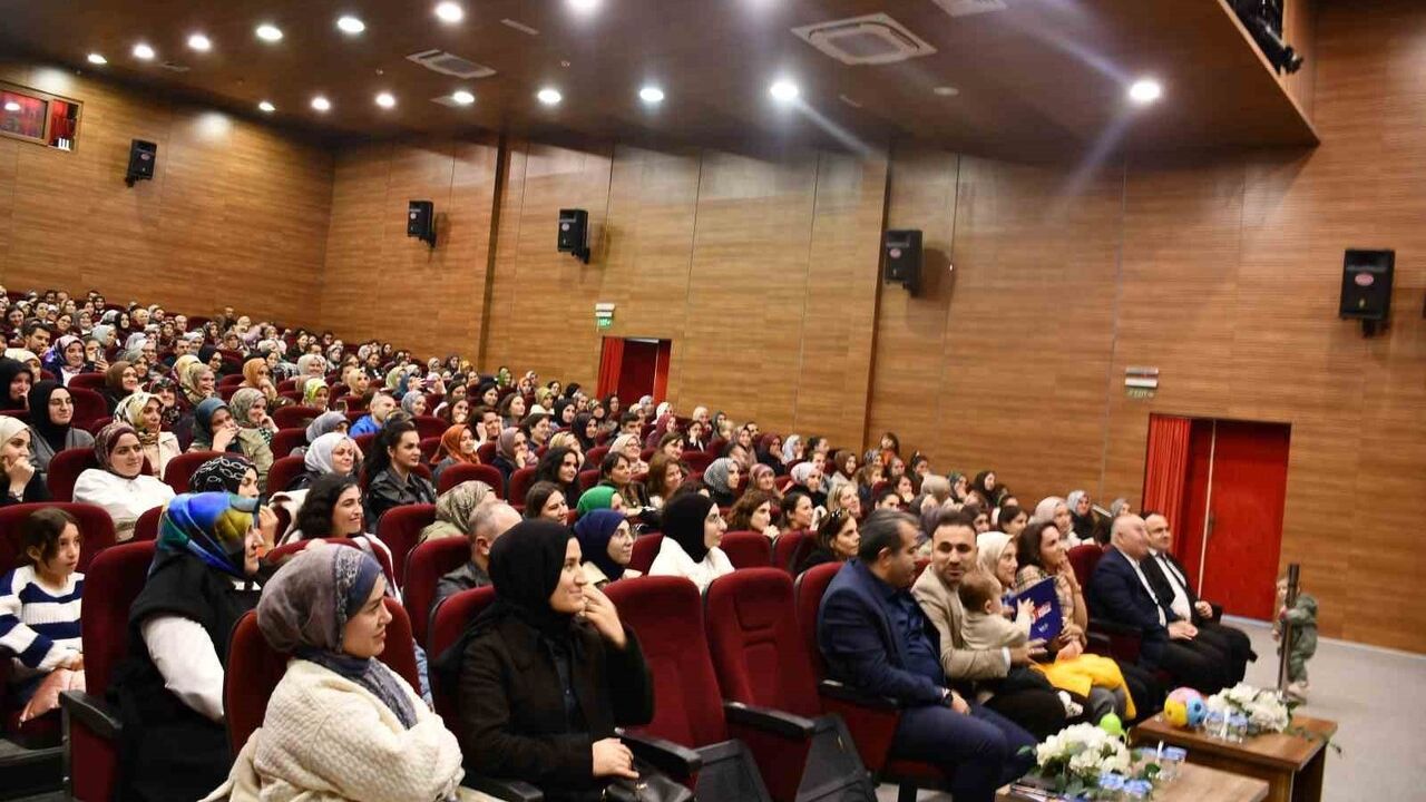 Saniye Bencik Kangal ile "Bilinçli Ebeveynlik" Söyleşisi