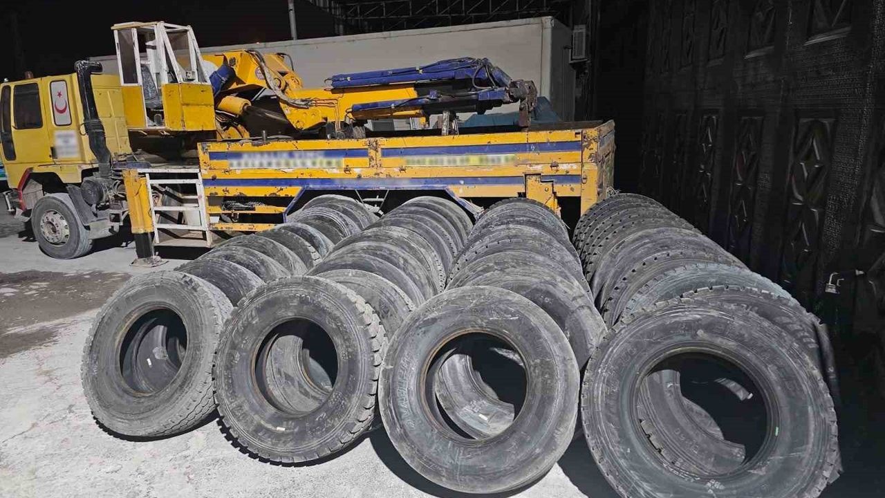 Şanlıurfa'da jandarmadan sahte fatura operasyonu: 44 lastik ele geçirildi