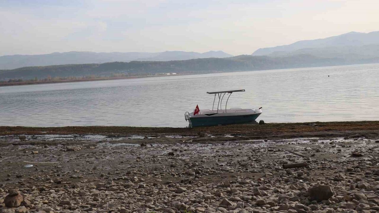 Sapanca Gölü'ndeki kabarcıklar endişe yarattı