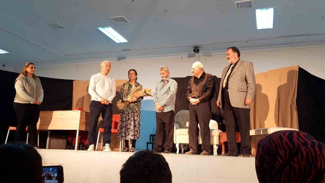 Sarıgöl'de 'Daha Neler Bahaneler' Kabare Oyunu Yoğun İlgi Gördü