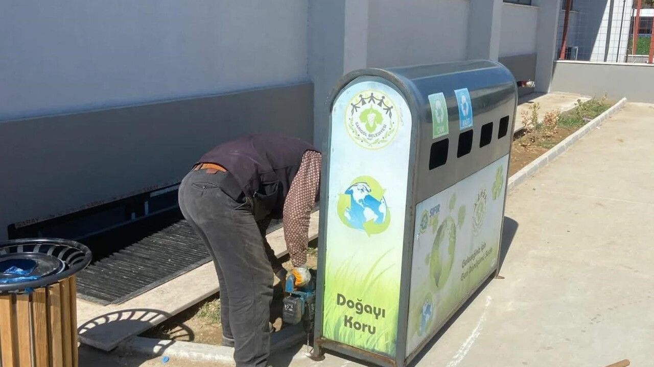 Sarıgöl Dört Eylül İlkokulu bahçe düzenlemesiyle yenilendi