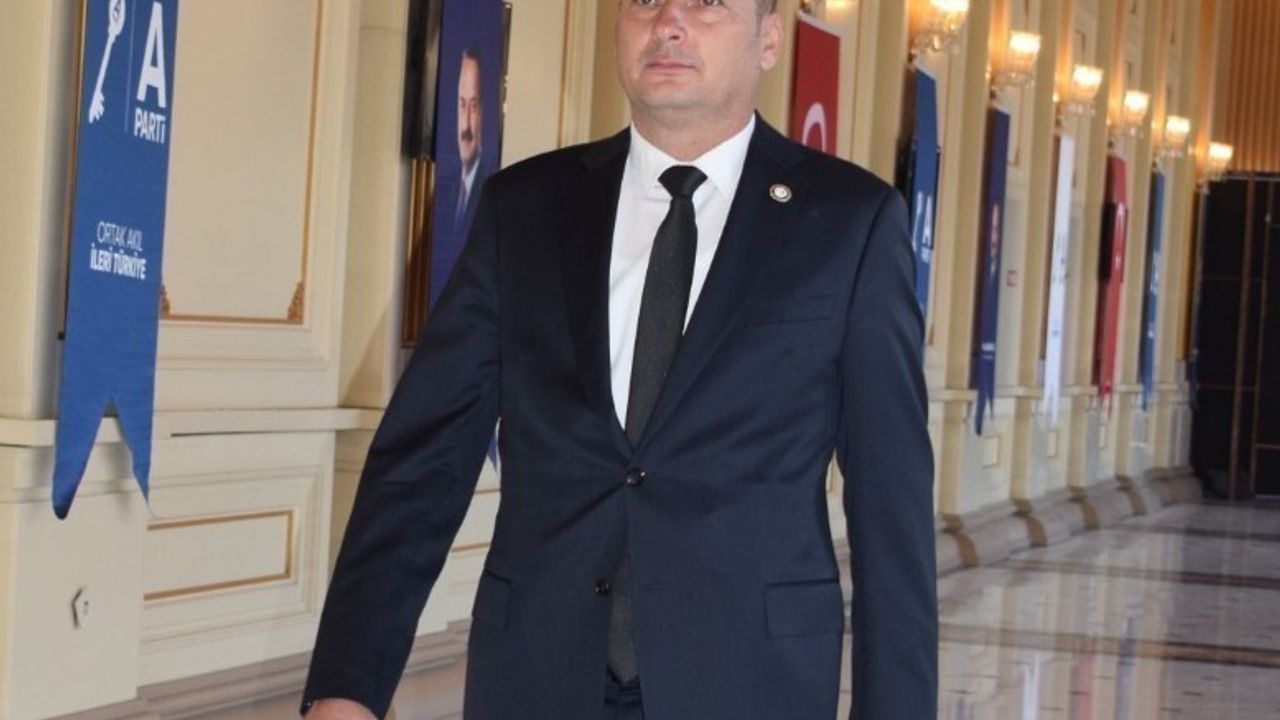 Saruhan'dan 24 Kasım Mesajı: Öğretmenlere Şükran ve Vefa