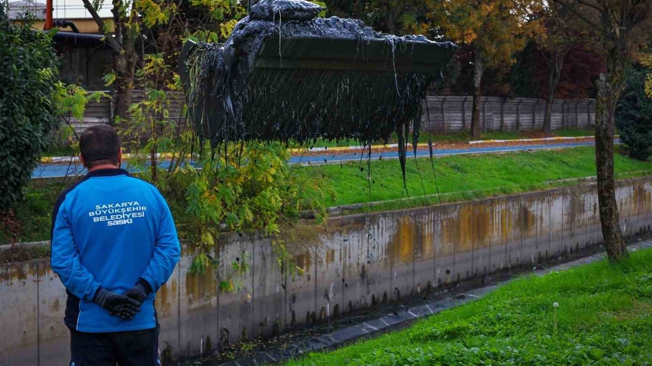 SASKİ, Çark Deresi'nde Islah ve Dip Çamuru Temizliği Yaptı