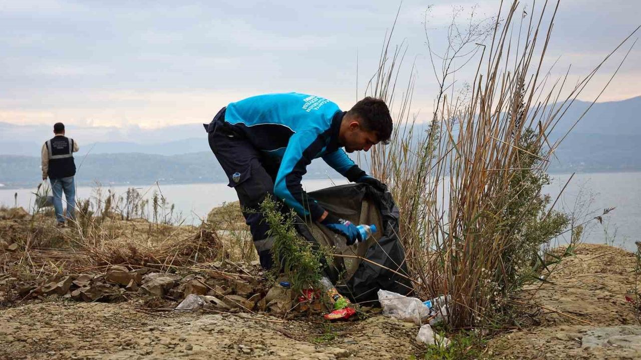 SASKİ Sapanca Gölü kıyılarında 4 kilometrelik temizlik ve sazlık düzenlemesi