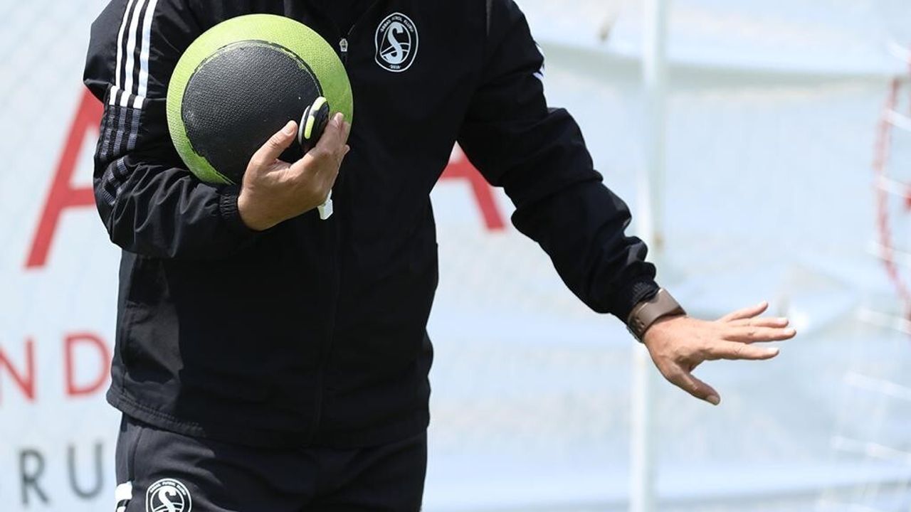 Sebahattin Tekin: Teknik direktörlük çok boyutlu bir mücadeleye dönüştü