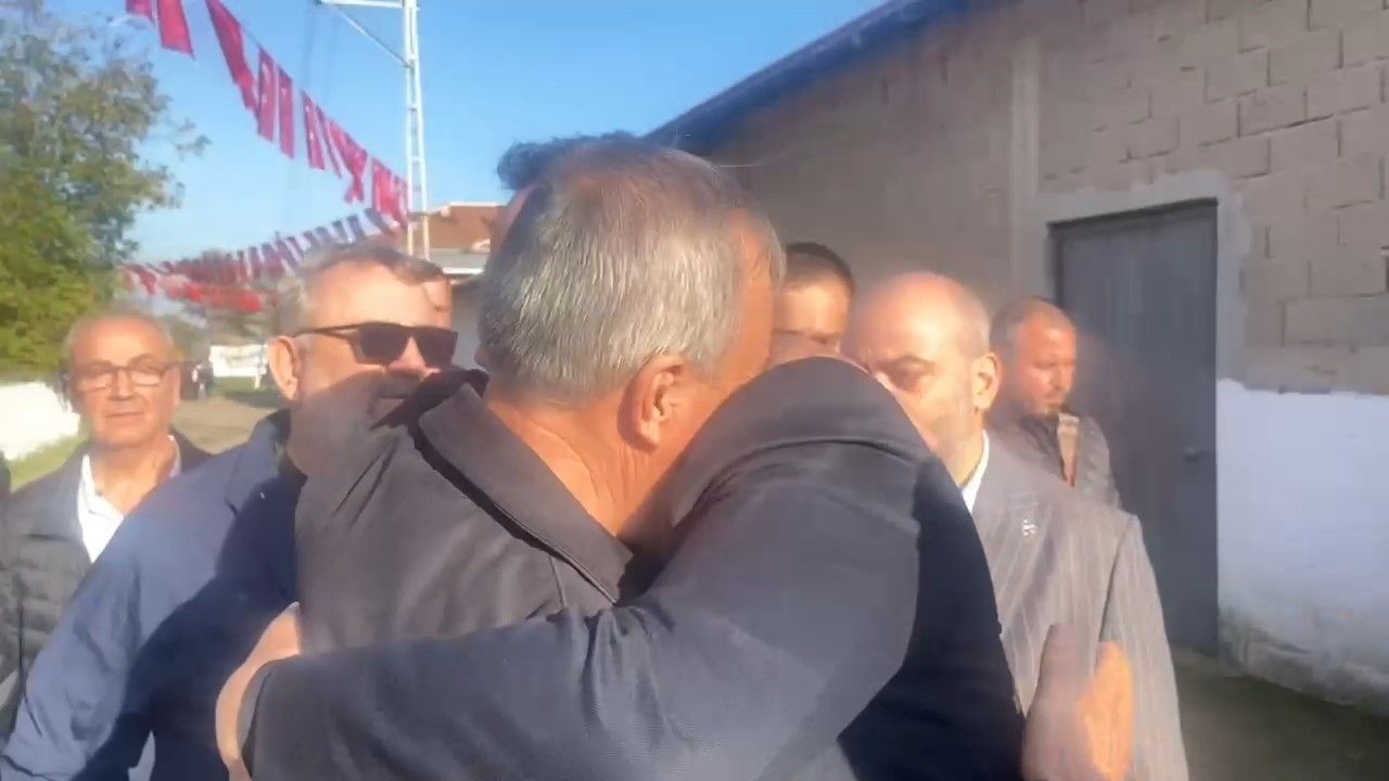 Şehit babası taziyede MHP İl Başkanı'na sarıldı: 'Beni Devlet Bahçeli’ye götürün'