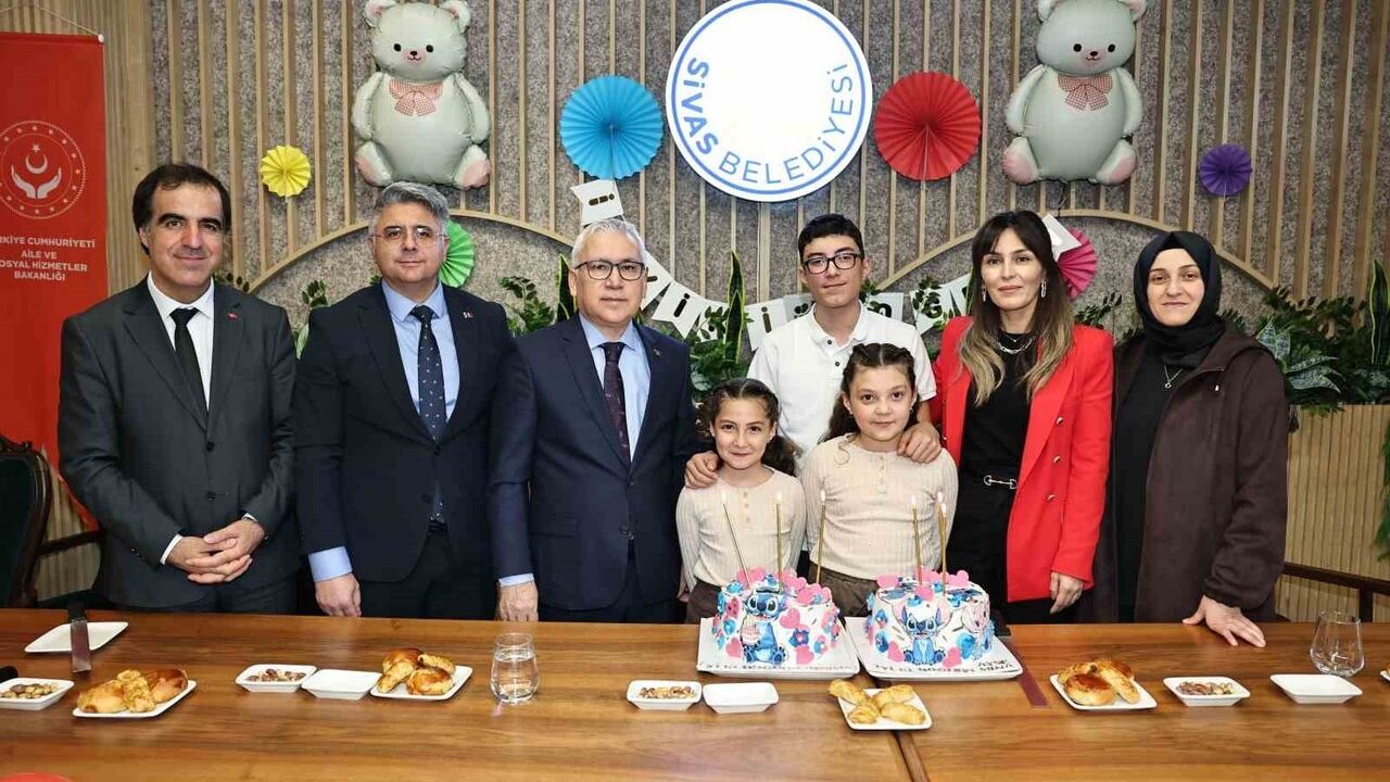 Şehit Uzman Çavuş Ümit Üzüm’ün Kızlarına Sürpriz Doğum Günü