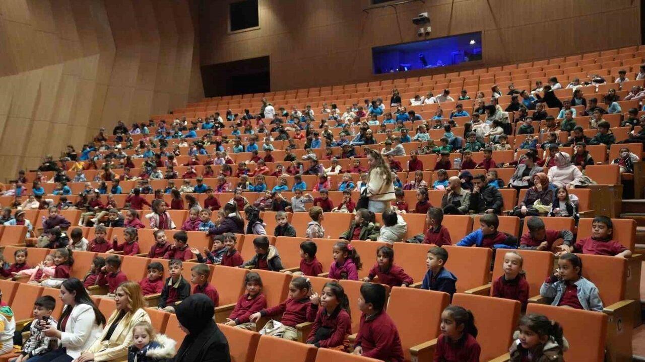 Şehitkamil 3. Çocuk Tiyatrosu Günleri perdelerini açtı
