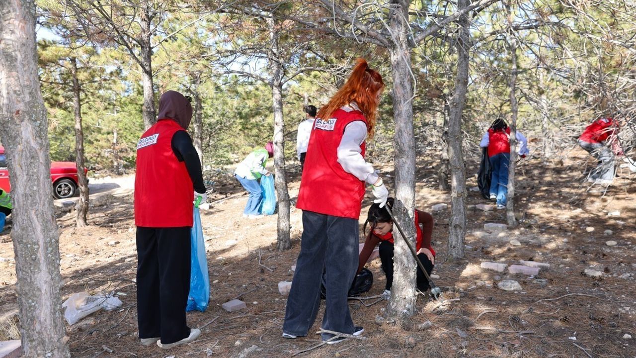 Selçuklu'da 'Temiz Mahalle Temiz Selçuklu' etkinliğinin 16.'sı Akademi Mahallesi'nde yapıldı