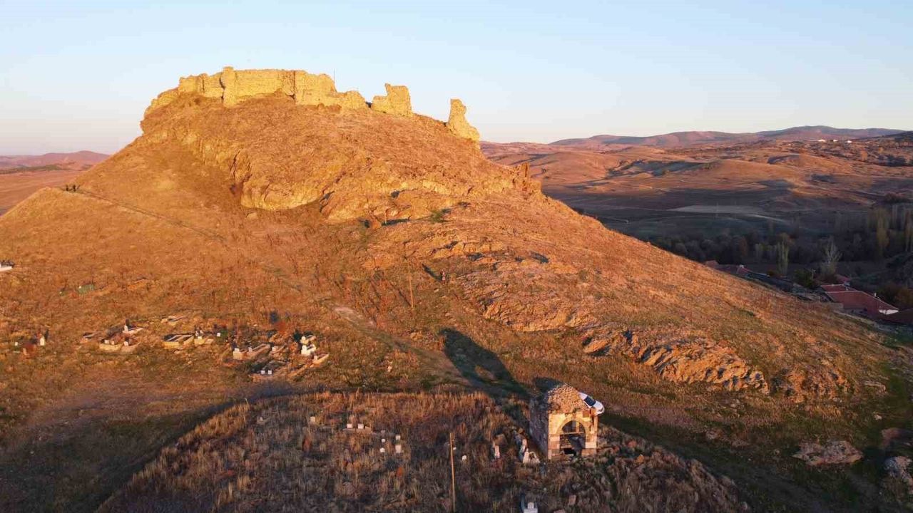 Selçuklu Kalesi ve Türbeleri: Tarihe Işık Tutan Yapılar
