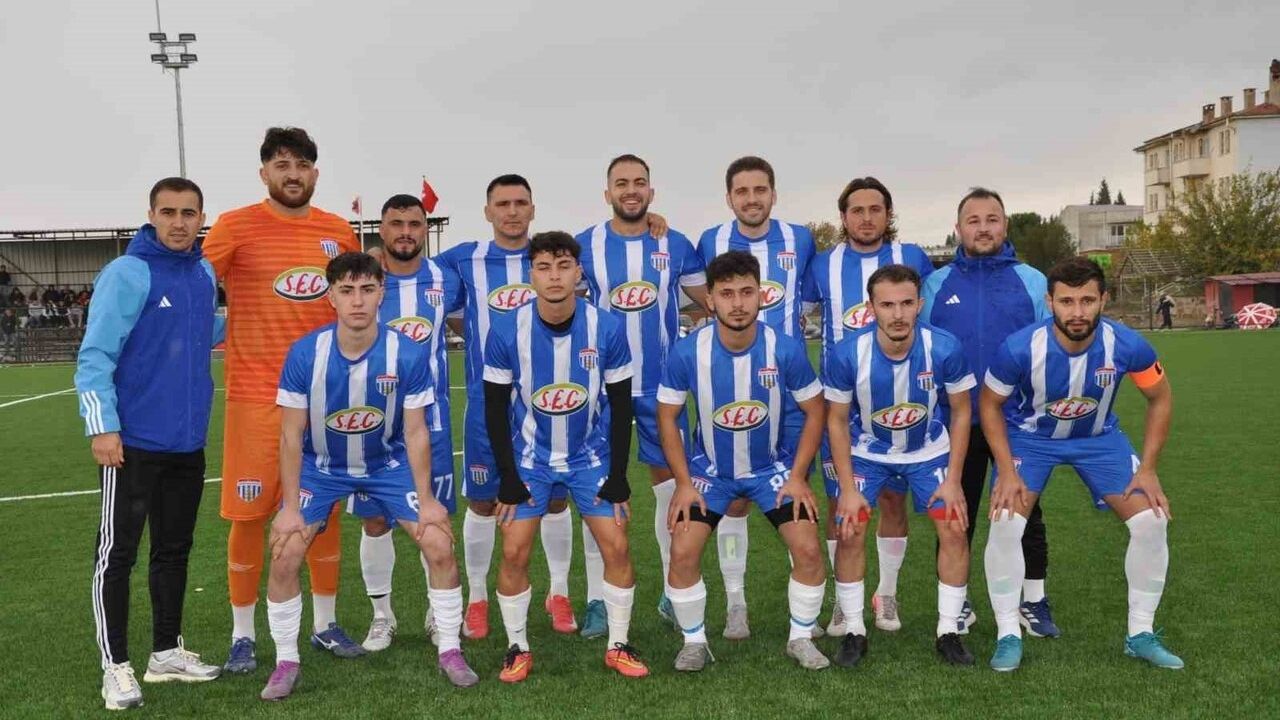 Selendi Belediyespor, Killik Spor'u 3-0 Yenerek Haftayı Galibiyetle Kapattı