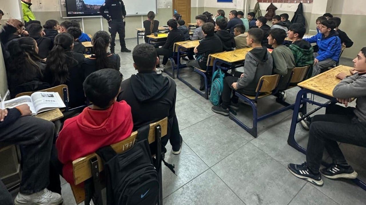 Selim'de 65 Öğrenciye 'Trafik Dedektifleri' Eğitimi