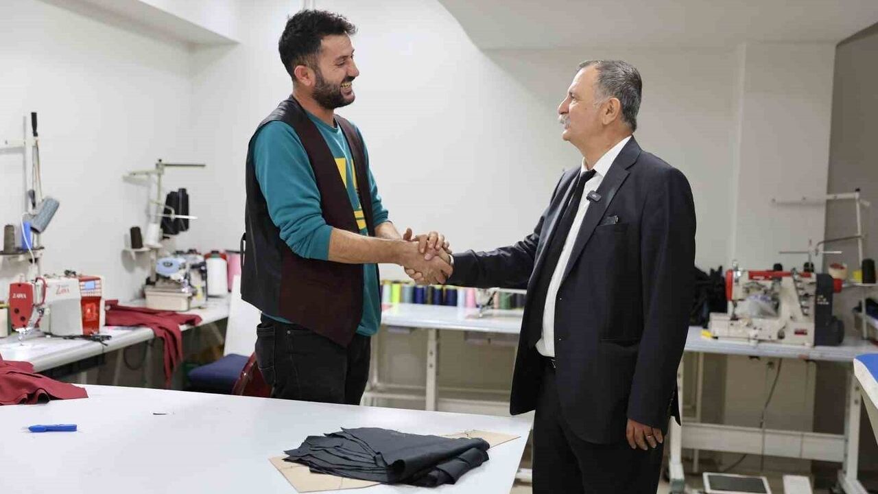 Semih Balaban komşu esnafın sorunlarını yerinde dinledi