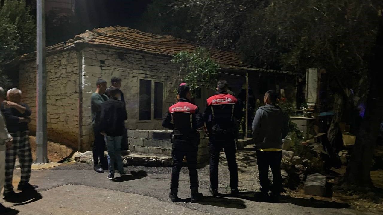 Serik'te tek katlı evde yangın