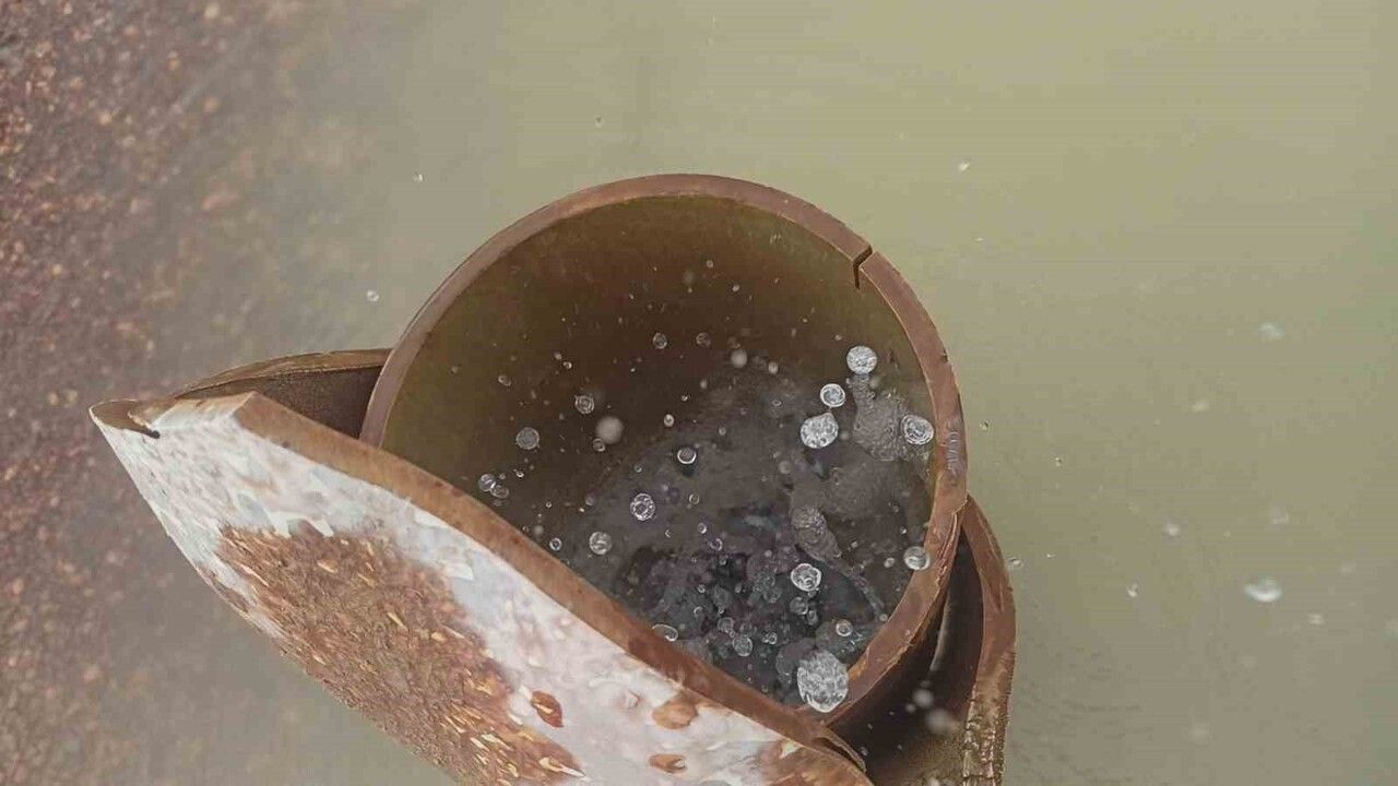 Seydişehir'de kullanılmayan sondaj kuyusundan ara ara su fışkırıyor