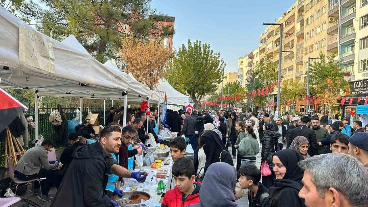 Siirt'te Hayır Çarşısıyla Gazze için 2 milyon 758 bin TL toplandı