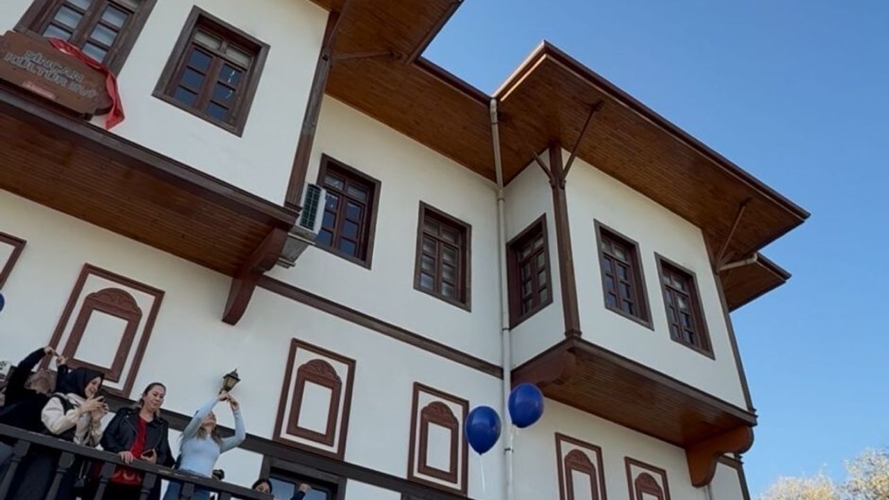 Sincan'da mavi balonlarla diyabet farkındalığı