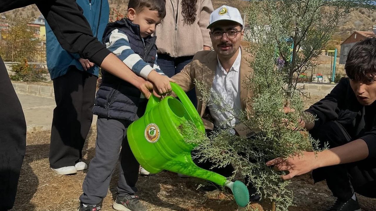 Sincik'te 90 fidan toprakla buluştu