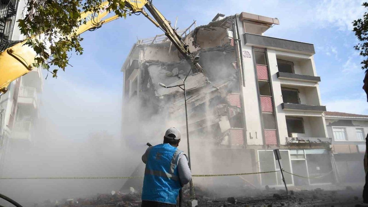 Sındırgı'da Afet Bölgesi İlanı ve Yardım Çalışmaları