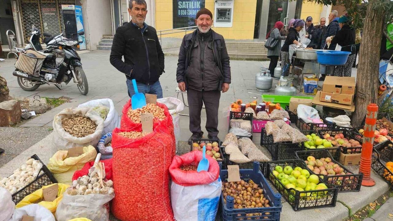Sındırgı'da deprem sonrası günlük hayata dönüş