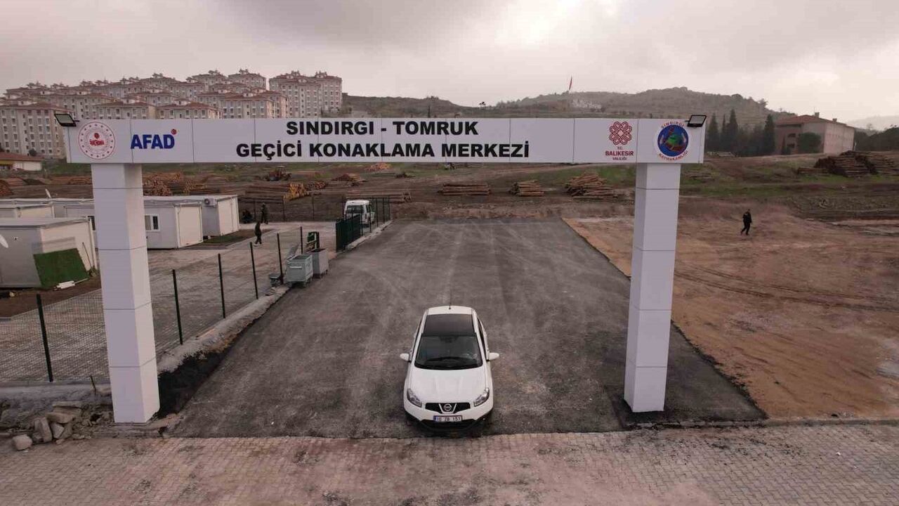 Sındırgı'da deprem sonrası Tomruk Geçici Yaşam Merkezi'ne yerleşmeler başladı