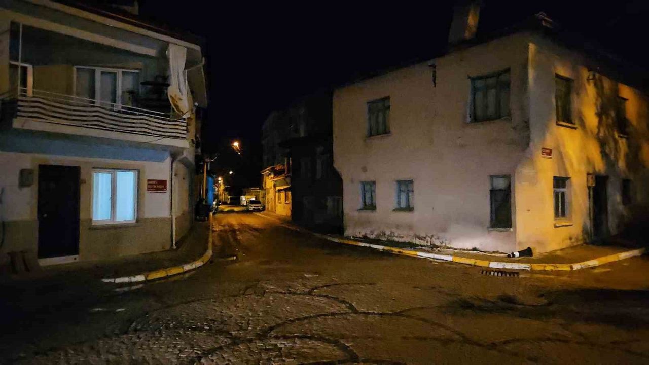 Sındırgı’da sabahın erken saatlerinde art arda depremler