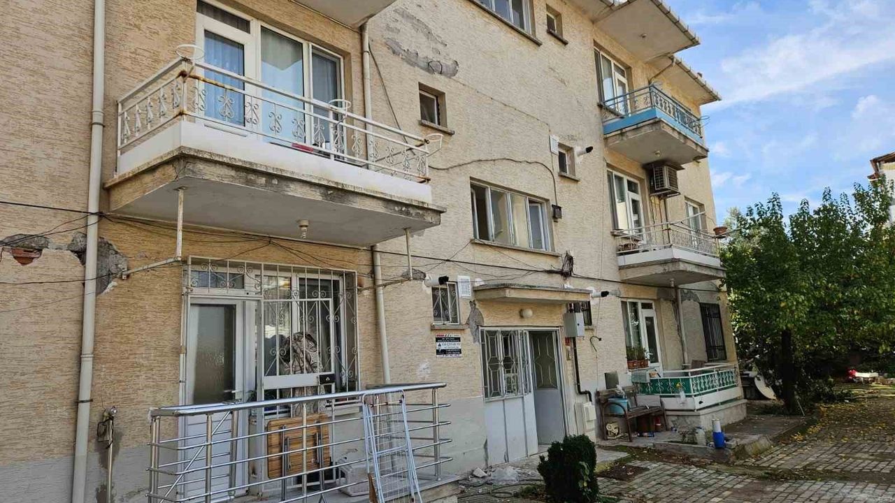 Sındırgı Öğretmenler Sitesi sakinleri depremleri anlattı