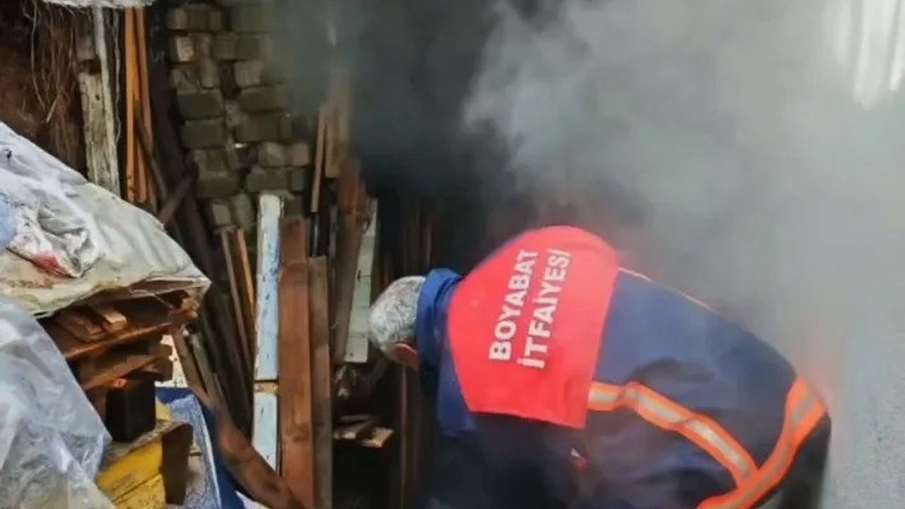 Sinop Boyabat’ta odunluk yangını itfaiye tarafından kısa sürede söndürüldü