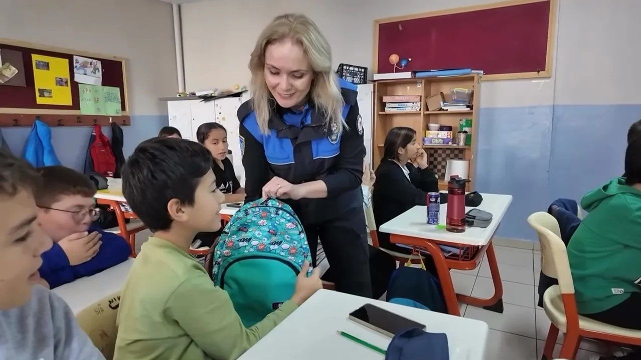 Sinop İl Emniyeti'nden öğrencilere eğitim seti desteği