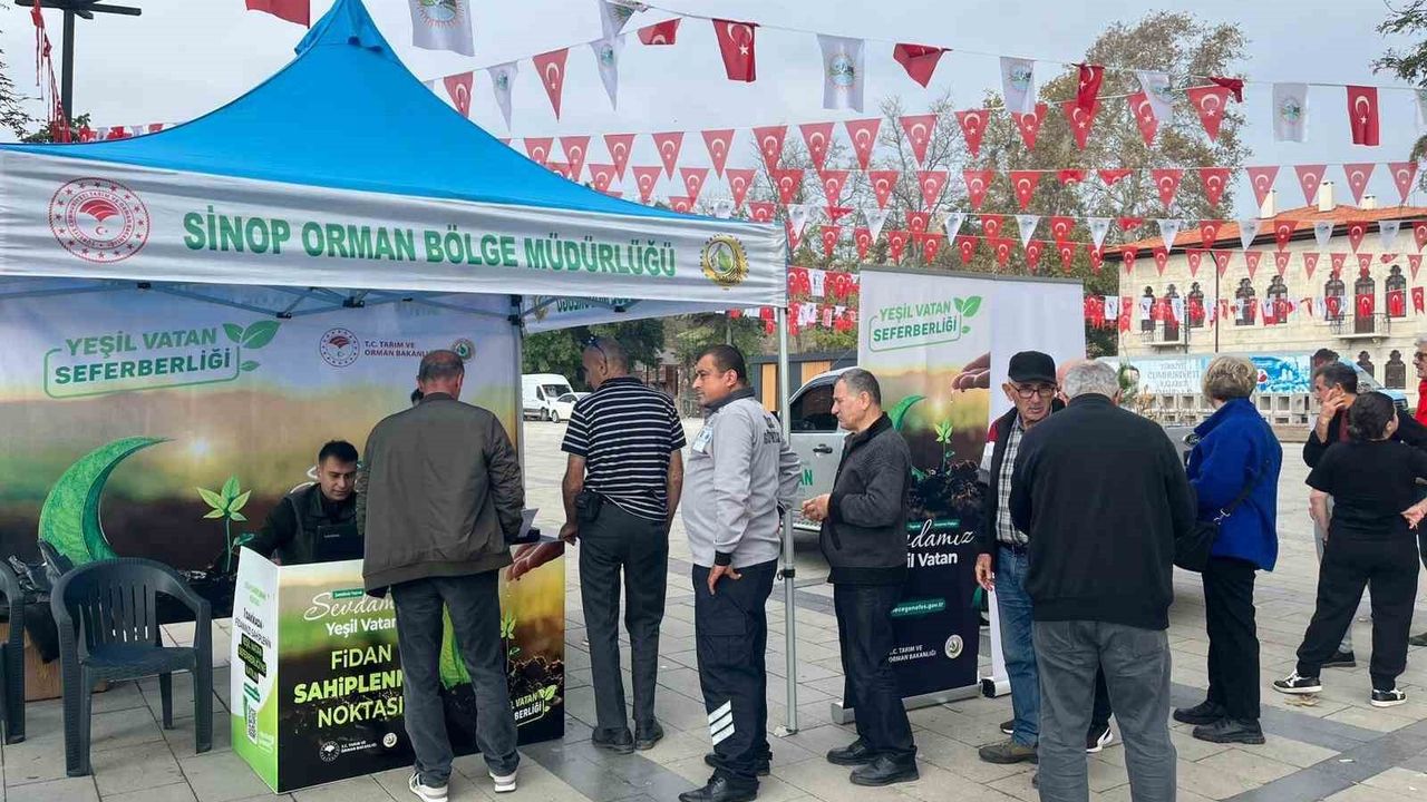 Sinop'ta Vatandaşlara Ücretsiz Fidan Dağıtımı