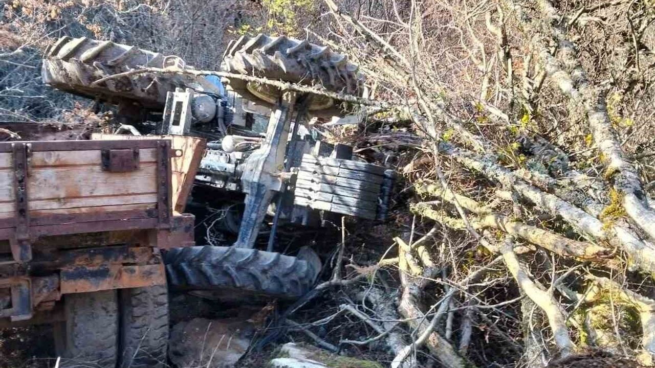 Sinop'un Boyabat ilçesinde traktör kazası: 1'i ağır 3 yaralı