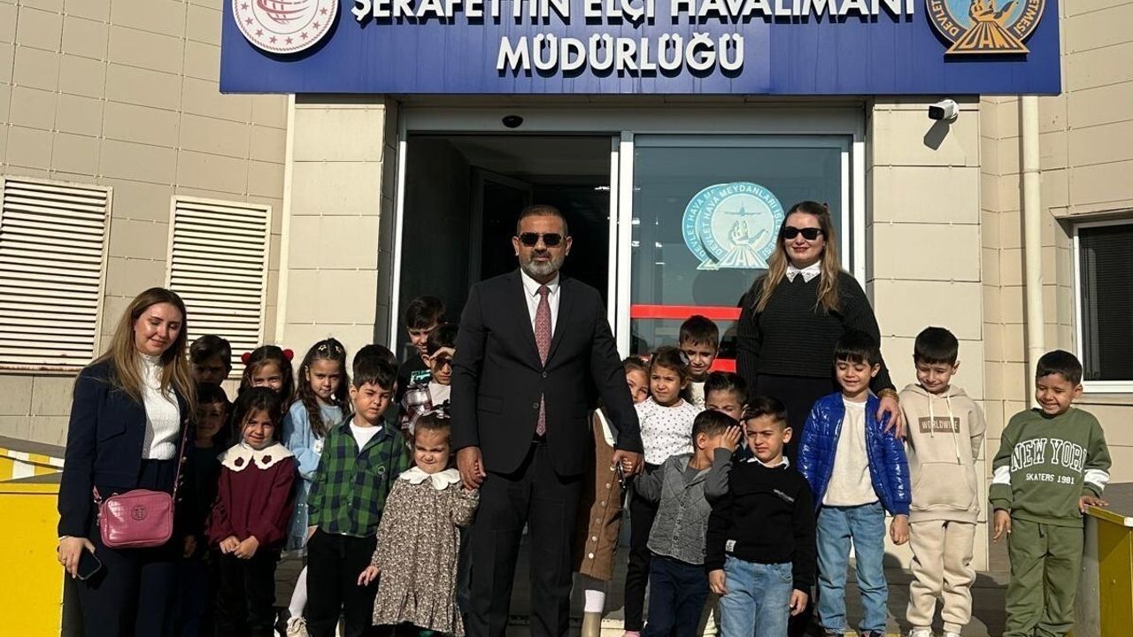 Şırnak Şerafettin Elçi Havalimanı'nda Öğretmenler Günü Sürprizi