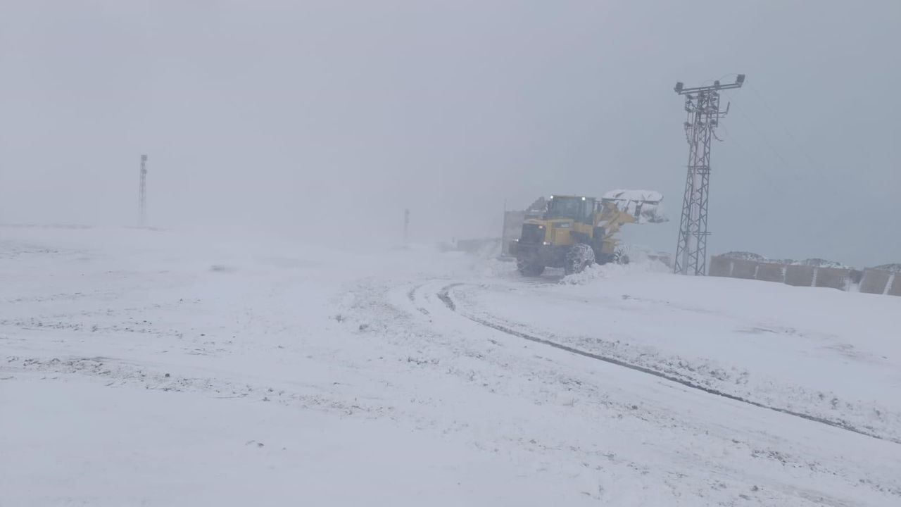 Şırnak'ta Beytüşşebap beyaza büründü, Habur Çayı debisi yükseldi
