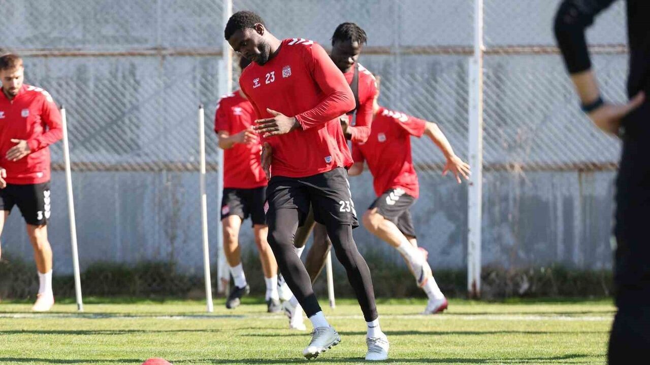 Sivasspor, Esenler Erokspor maçı öncesi duran top çalıştı