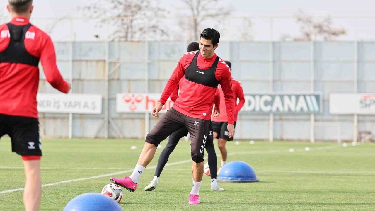 Sivasspor, Esenler Erokspor maçı öncesi taktik çalıştı