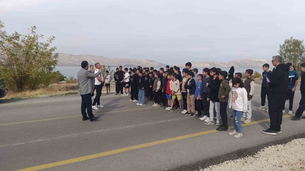 Sivrice'de Atatürk ve Gençlik Koşusu Renkli Görüntülere Sahne Oldu