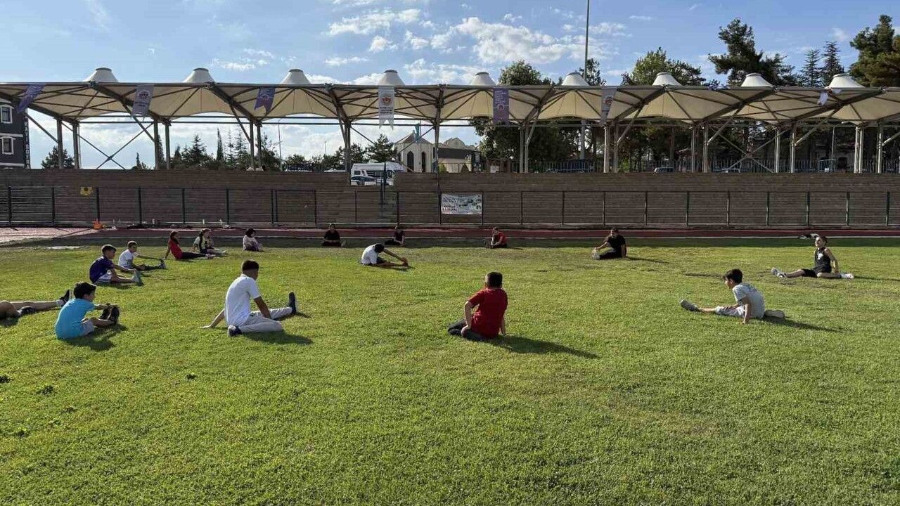 Söğüt'te Spor Okulları Kapsamında Atletizm Antrenmanları