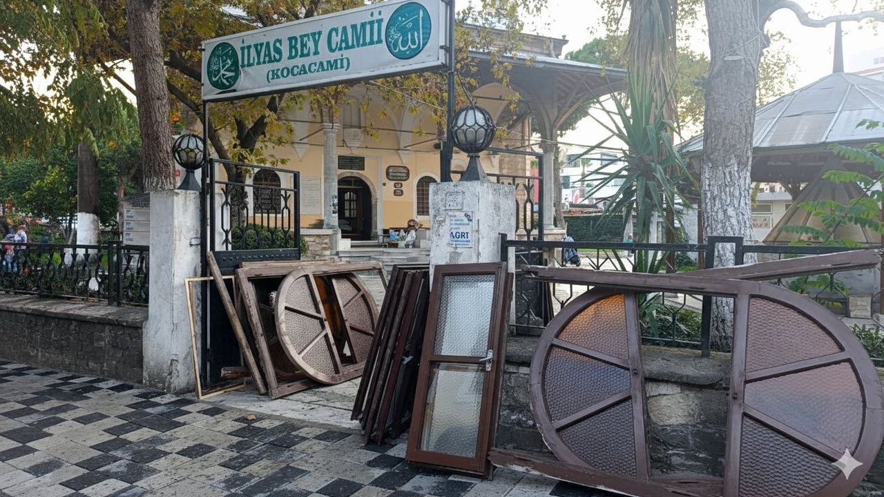 Söke’de Tarihi İlyas Bey (Koca) Camii’nin Ahşap Pencereleri Yenilendi