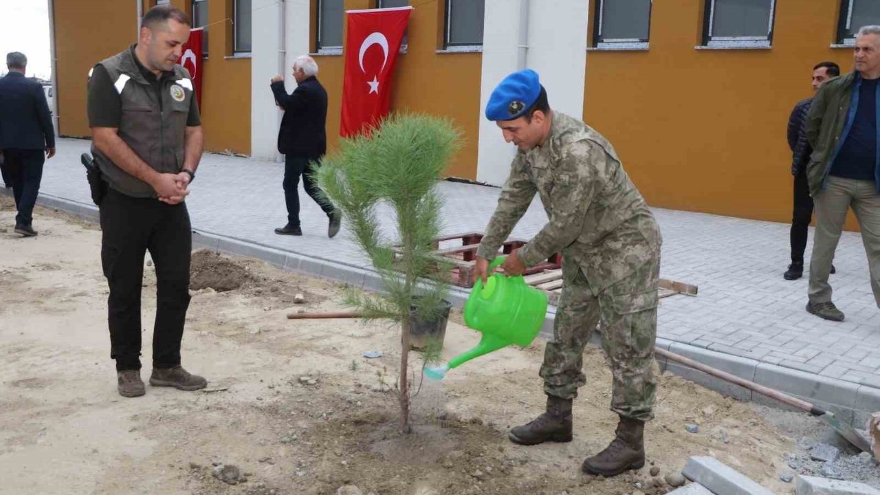 Söke'de "Yeşil Vatan" İçin 350 Fidan Toprakla Buluştu